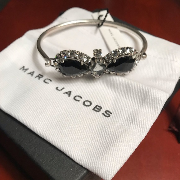 🆕MARC JACOBS Bow Hinge Cuff Bracelet - Picture 2 of 7